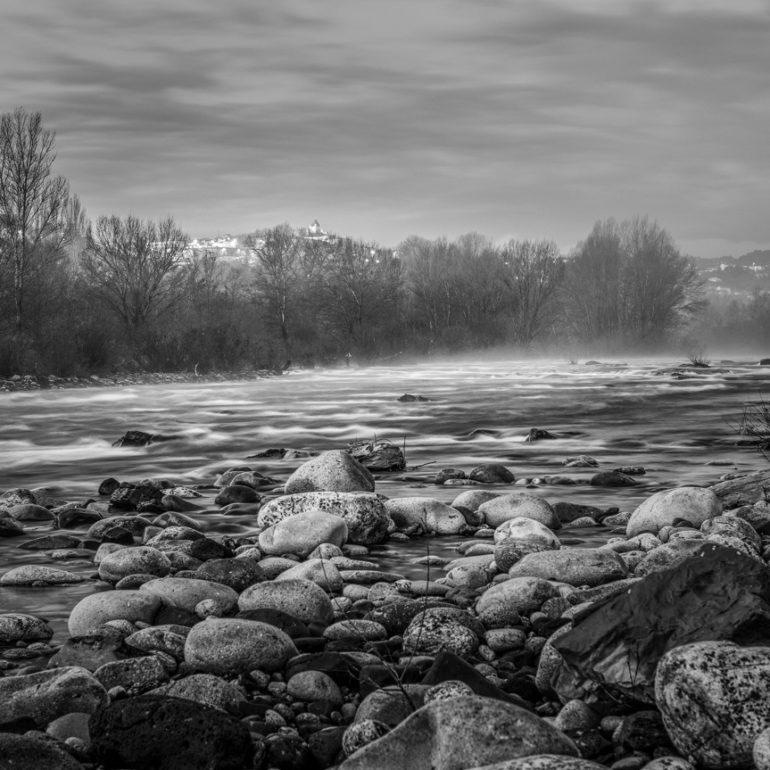 Le jour se lève je me sens vivre, est-ce qu'il suffit de regarder pour voir, est-ce que je vois ce que je regarde... le bonheur à portée de ma vue